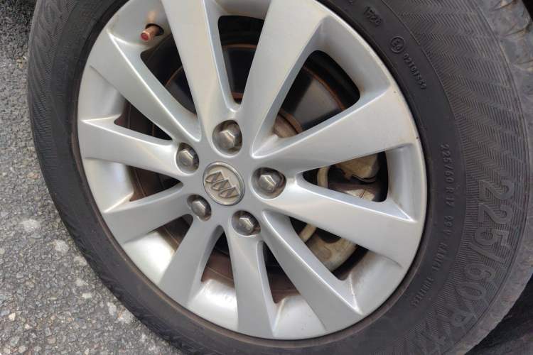 Used Buick GL8 2014 2.4L Comfort Edition Right Front Wheel Hub