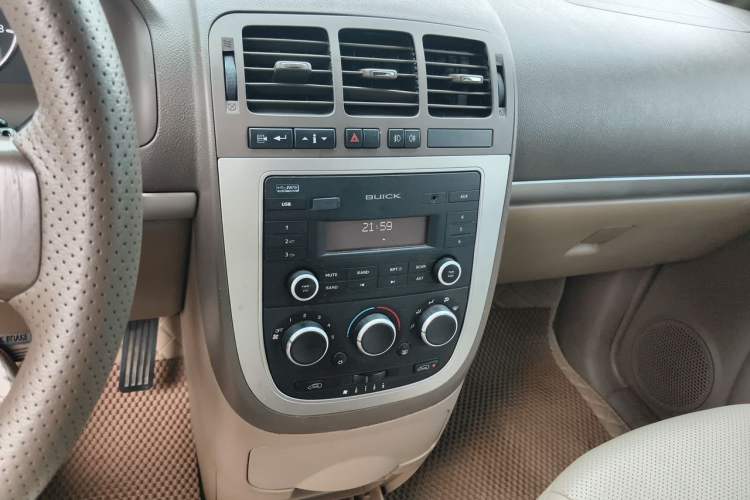 Used Buick GL8 2014 2.4L Classic Edition Audio And AC Panel