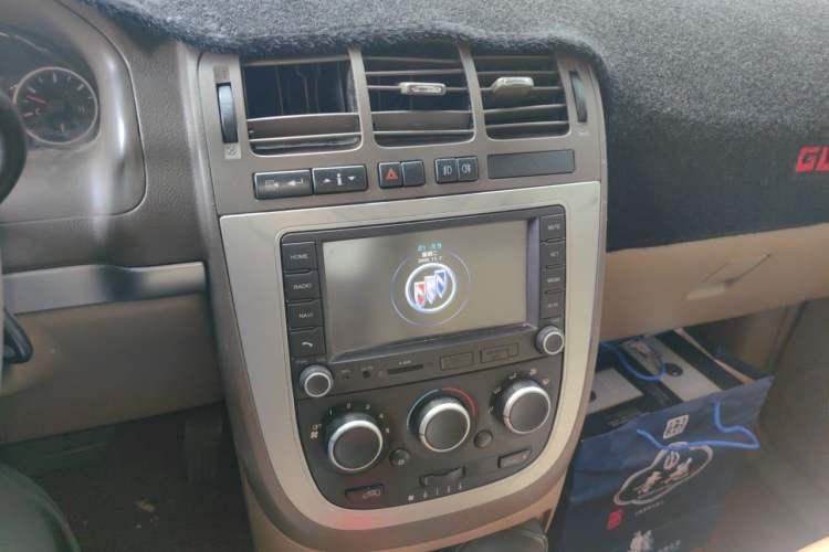 Used Buick GL8 2014 2.4L Comfort Edition Audio And AC Panel