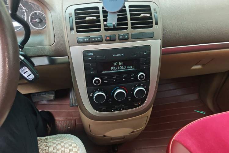 Used Buick GL8 2014 2.4L Classic Edition Audio And AC Panel