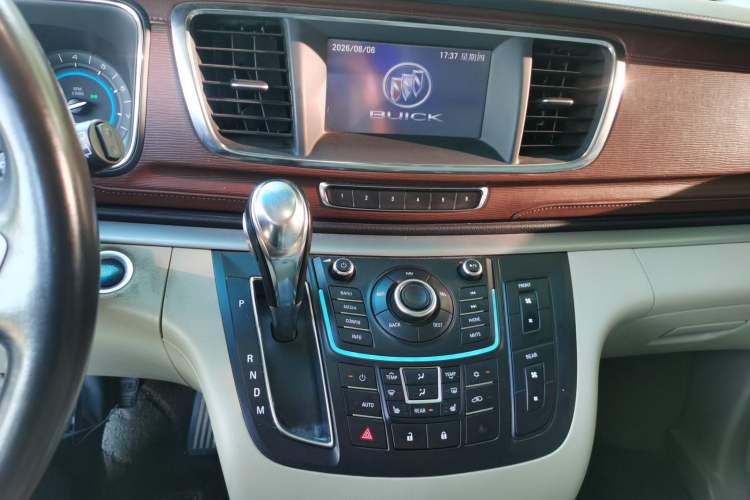 Used Buick GL8 2014 3.0L GT Luxury Business Haoya Edition Audio And AC Panel