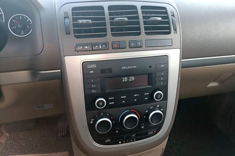 Used Buick GL8 2014 2.4L Classic Edition Audio And AC Panel