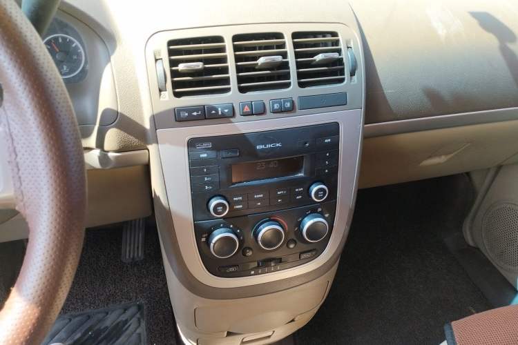 Used Buick GL8 2014 2.4L Classic Edition Audio And AC Panel