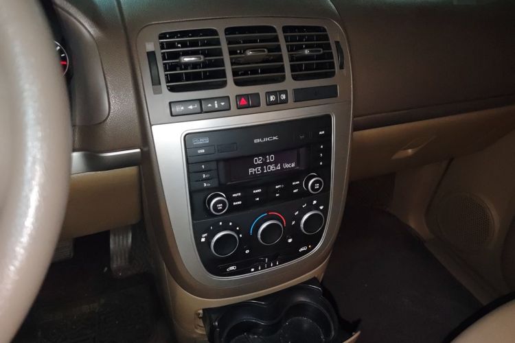 Used Buick GL8 2014 2.4L Classic Edition Audio And AC Panel