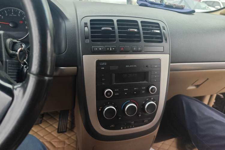 Used Buick GL8 2014 2.4L Executive Edition Audio And AC Panel