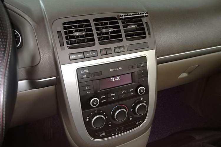 Used Buick GL8 2014 2.4L Classic Edition Audio And AC Panel