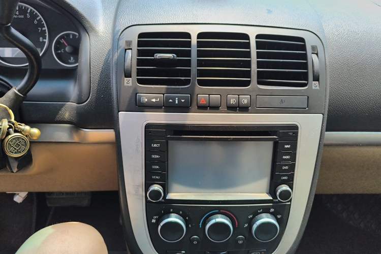 Used Buick GL8 2014 2.4L Executive Edition Audio And AC Panel