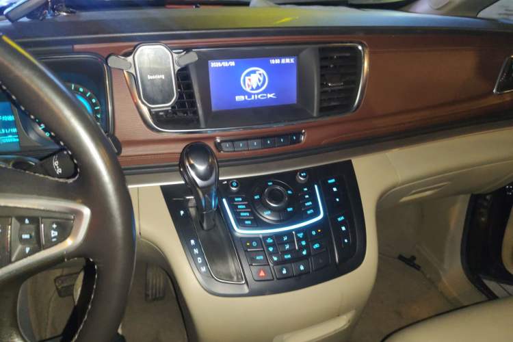 Used Buick GL8 2014 3.0L GT Luxury Business Haoya Edition Audio And AC Panel