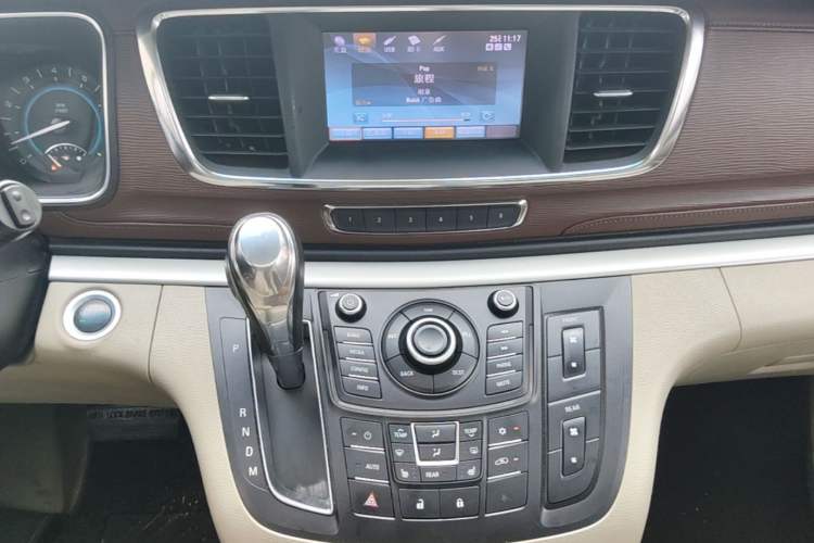 Used Buick GL8 2014 3.0L GT Luxury Business Haoya Edition Audio And AC Panel