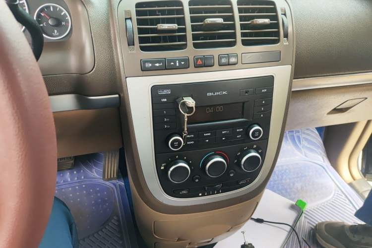 Used Buick GL8 2014 2.4L Classic Edition Audio And AC Panel