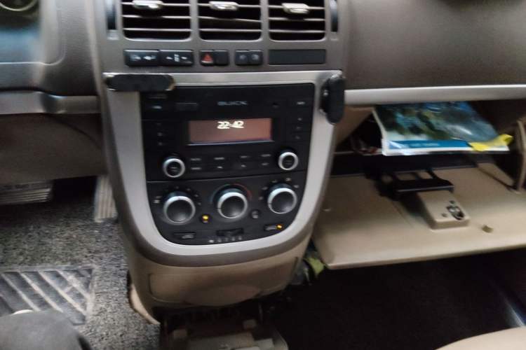 Used Buick GL8 2014 2.4L Classic Edition Audio And AC Panel