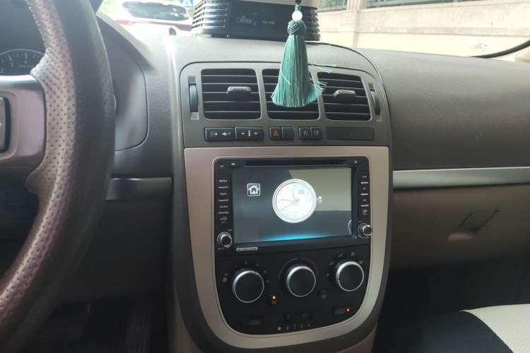 Used Buick GL8 2014 2.4L Classic Edition Audio And AC Panel