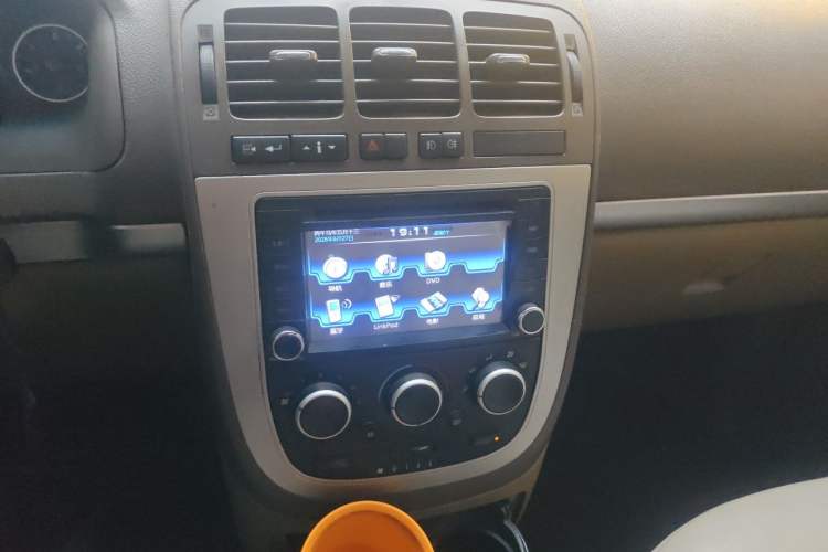 Used Buick GL8 2014 2.4L Classic Edition Audio And AC Panel