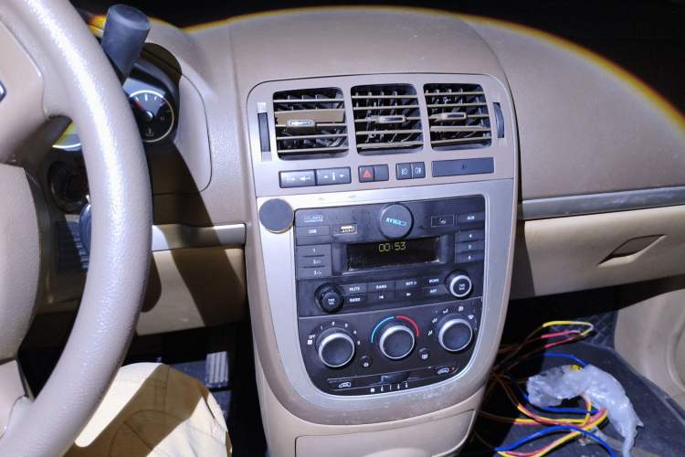 Used Buick GL8 2014 2.4L Comfort Edition Audio And AC Panel