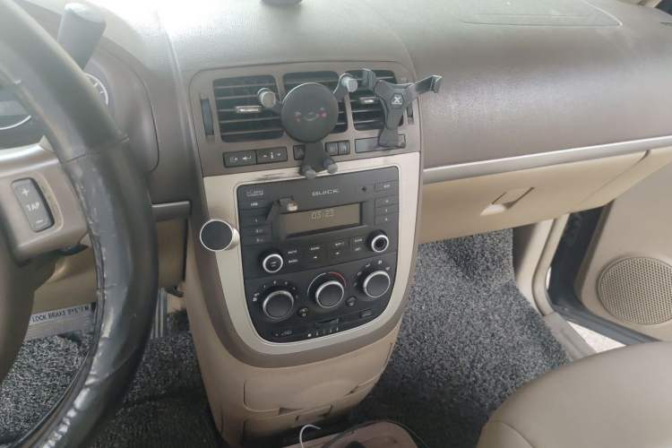 Used Buick GL8 2014 2.4L Classic Edition Audio And AC Panel