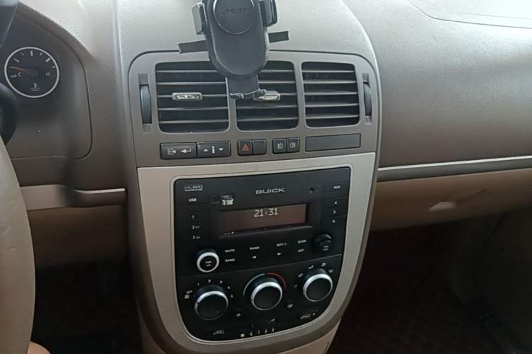 Used Buick GL8 2014 2.4L Classic Edition Audio And AC Panel