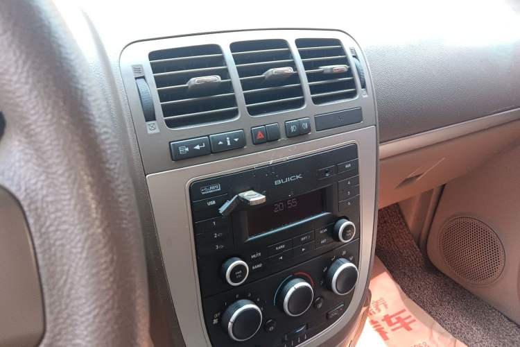 Used Buick GL8 2014 2.4L Comfort Edition Audio And AC Panel