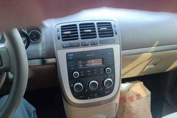 Used Buick GL8 2014 2.4L Classic Edition Audio And AC Panel