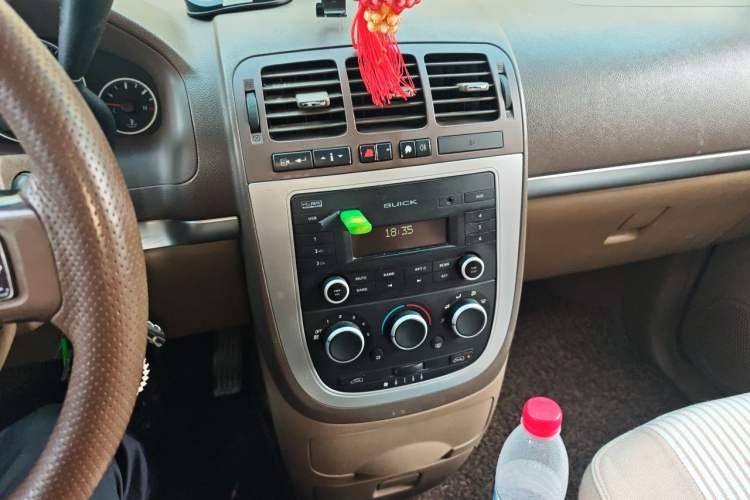 Used Buick GL8 2014 2.4L Classic Edition Audio And AC Panel
