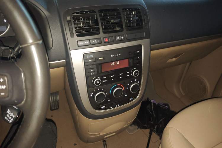 Used Buick GL8 2014 2.4L Executive Edition Audio And AC Panel