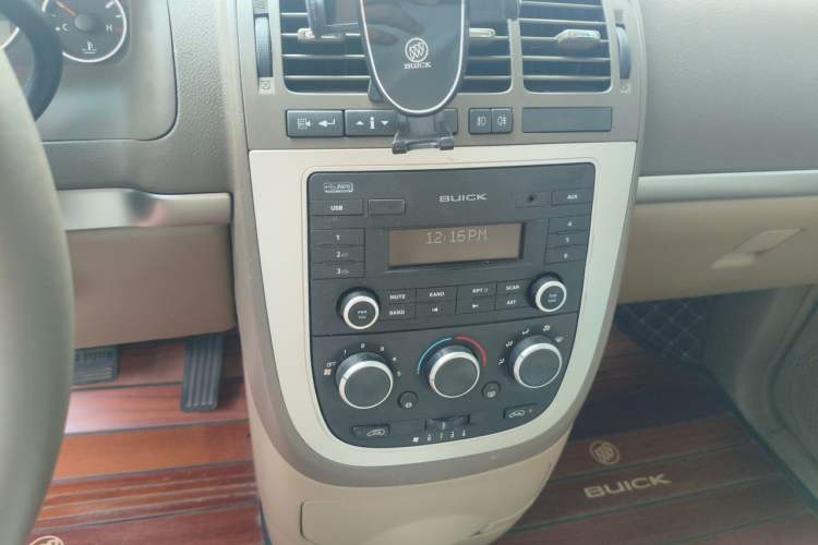 Used Buick GL8 2014 2.4L Comfort Edition Audio And AC Panel