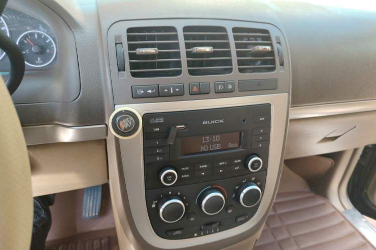 Used Buick GL8 2014 2.4L Classic Edition Audio And AC Panel