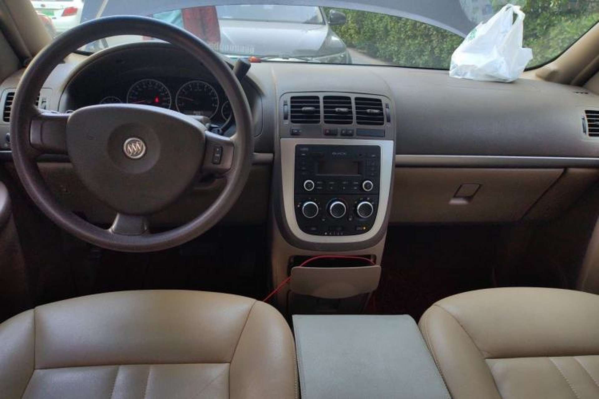Used Buick GL8 2014 2.4L Comfort Edition Center Console