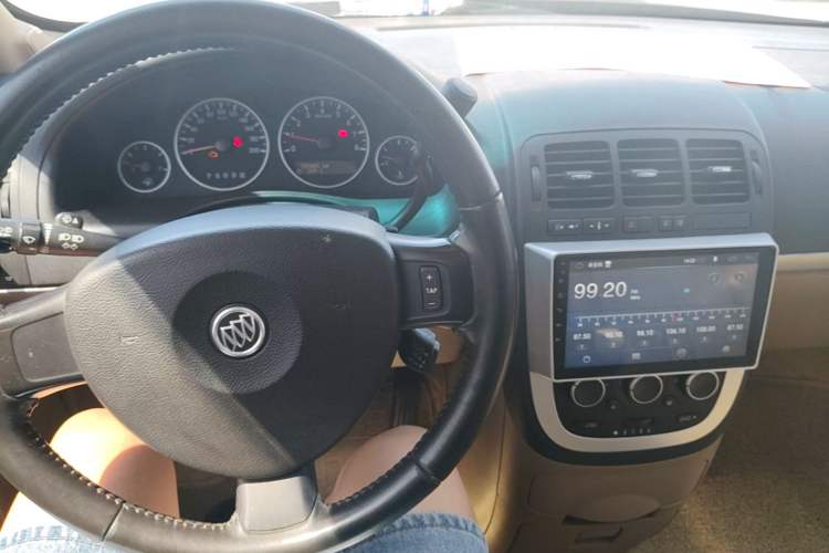 Used Buick GL8 2014 2.4L Executive Edition Center Console