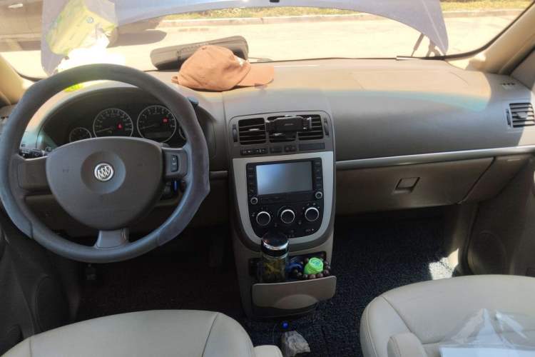 Used Buick GL8 2014 2.4L Classic Edition Center Console