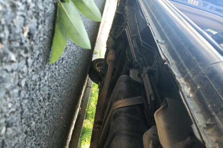Used Buick GL8 2014 2.4L Classic Edition Chassis Rear Left