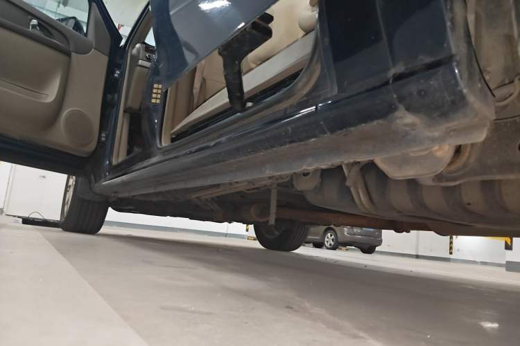 Used Buick GL8 2014 2.4L Classic Edition Chassis Rear Left