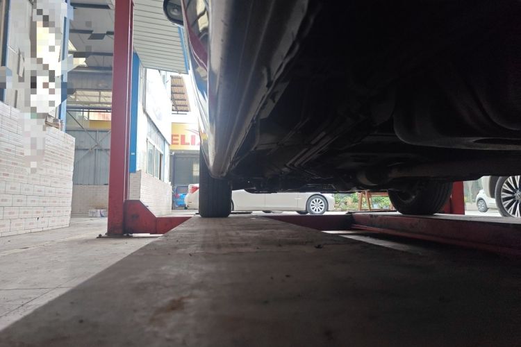 Used Buick GL8 2014 2.4L Classic Edition Chassis Rear Left