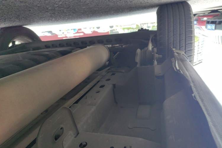 Used Buick GL8 2014 2.4L Classic Edition Chassis Rear Right