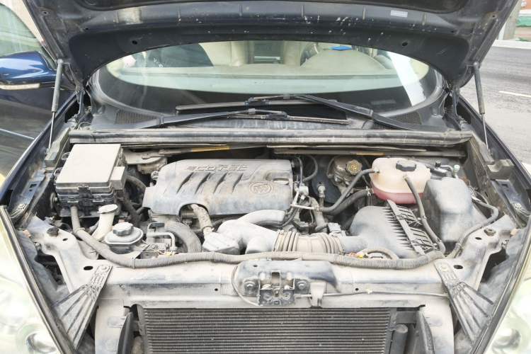 Used Buick GL8 2014 2.4L Classic Edition Engine Bay
