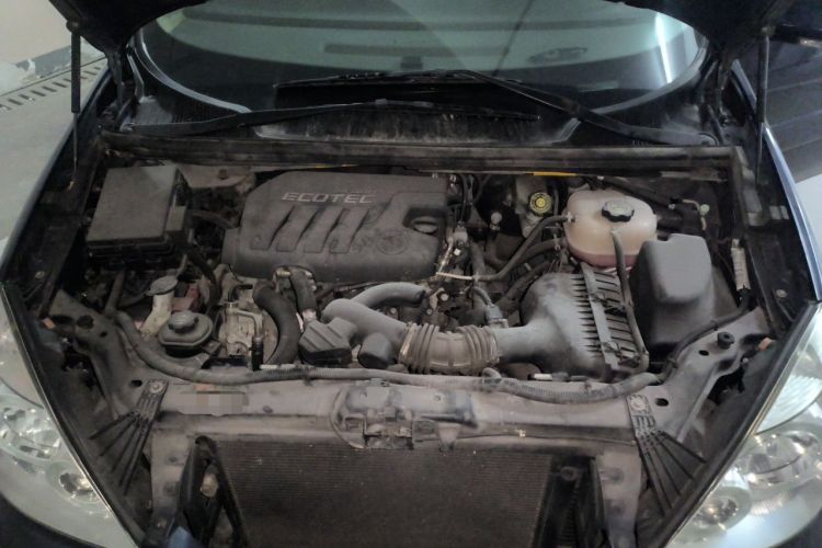 Used Buick GL8 2014 2.4L Classic Edition Engine Bay