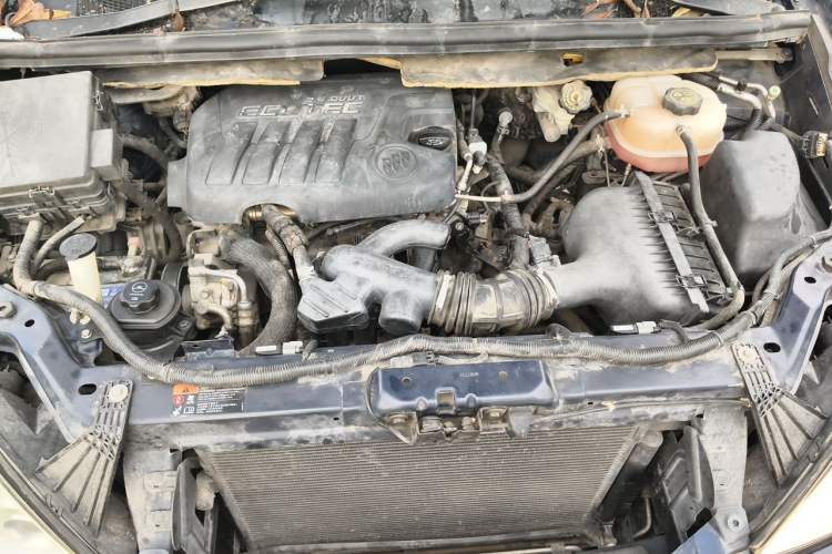 Used Buick GL8 2014 2.4L Classic Edition Engine Bay