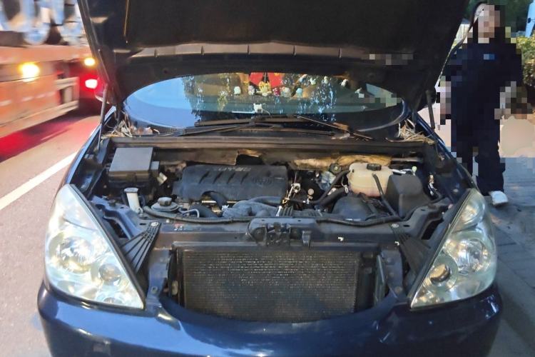 Used Buick GL8 2014 2.4L Classic Edition Engine Bay