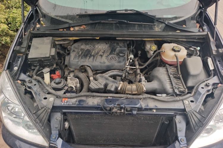 Used Buick GL8 2014 2.4L Classic Edition Engine Bay