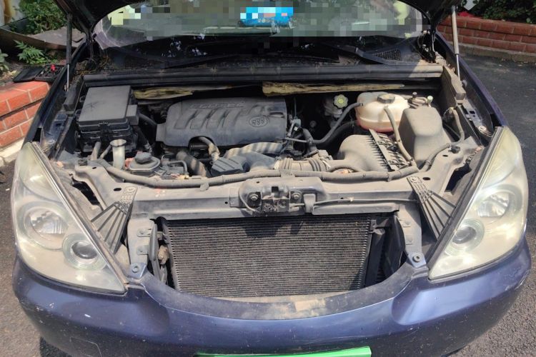 Used Buick GL8 2014 2.4L Comfort Edition Engine Bay