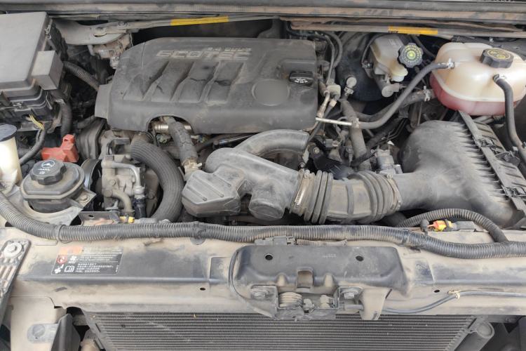 Used Buick GL8 2014 2.4L Classic Edition Engine Bay