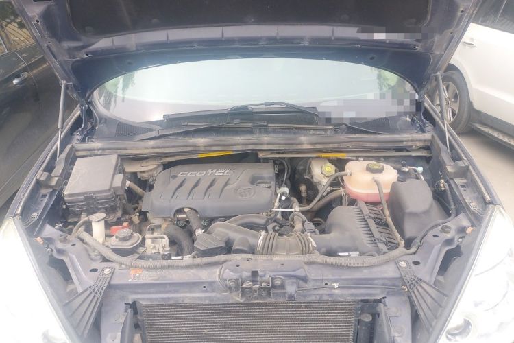 Used Buick GL8 2014 2.4L Classic Edition Engine Bay