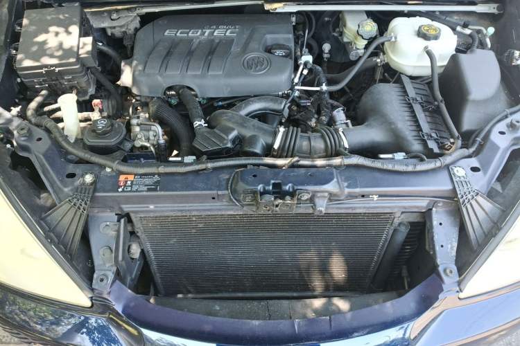 Used Buick GL8 2014 2.4L Classic Edition Engine Bay