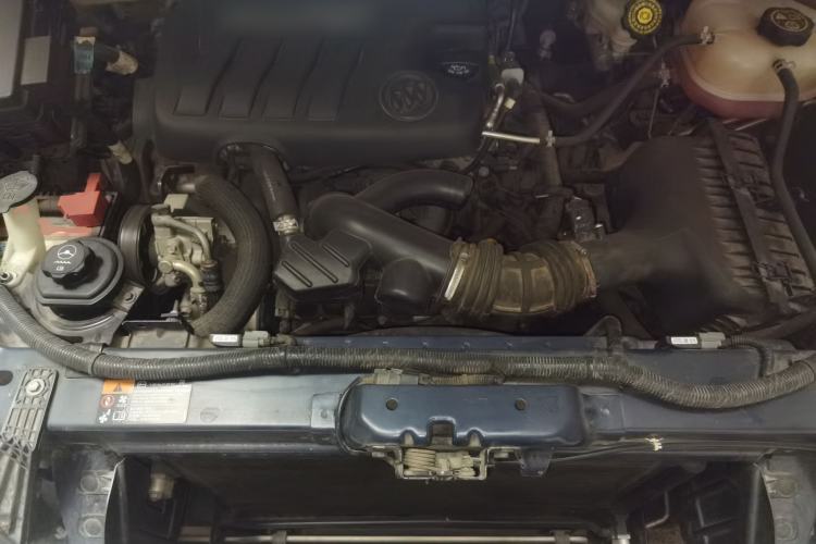 Used Buick GL8 2014 2.4L Classic Edition Engine Bay