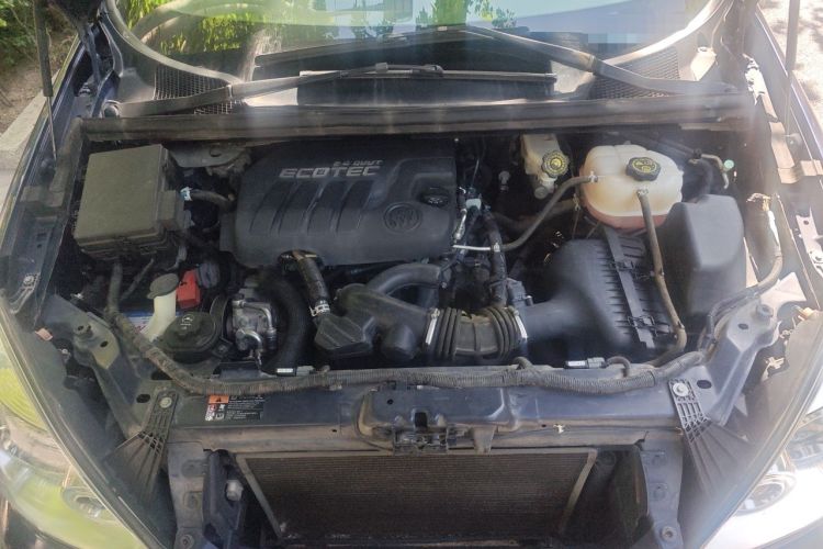 Used Buick GL8 2014 2.4L Classic Edition Engine Bay