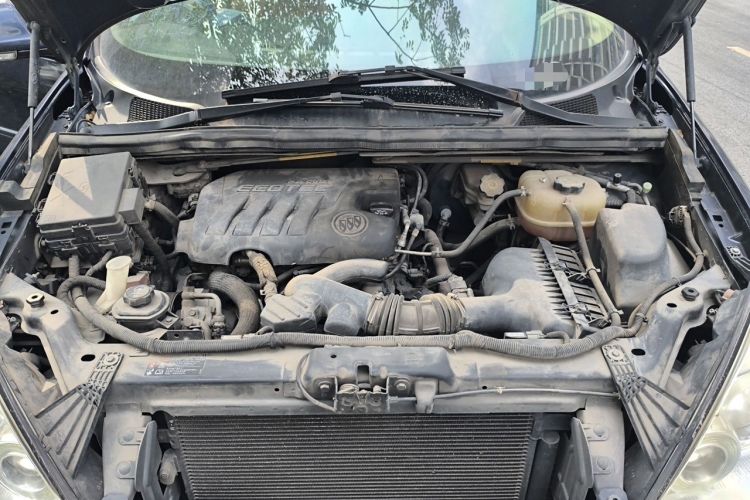Used Buick GL8 2014 2.4L Classic Edition Engine Bay