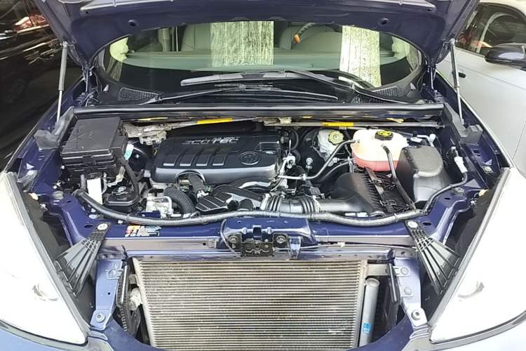 Used Buick GL8 2014 2.4L Classic Edition Engine Bay