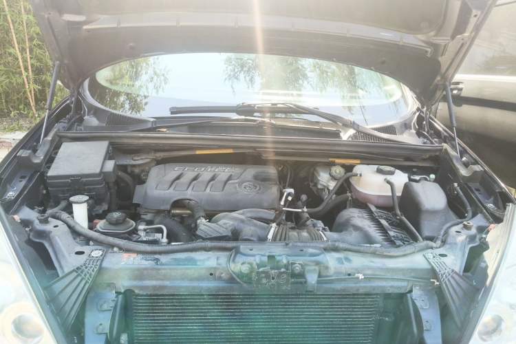 Used Buick GL8 2014 2.4L Comfort Edition Engine Bay