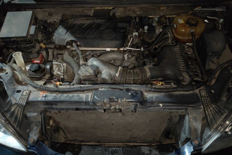 Used Buick GL8 2014 2.4L Classic Edition Engine Bay