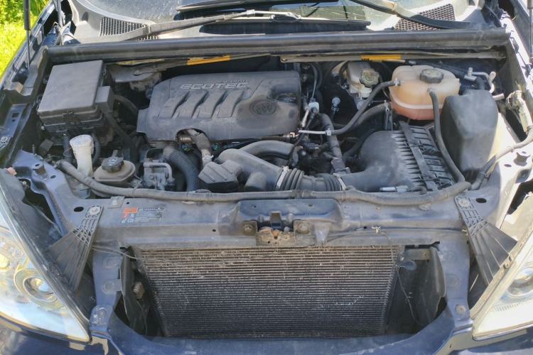 Used Buick GL8 2014 2.4L Comfort Edition Engine Bay