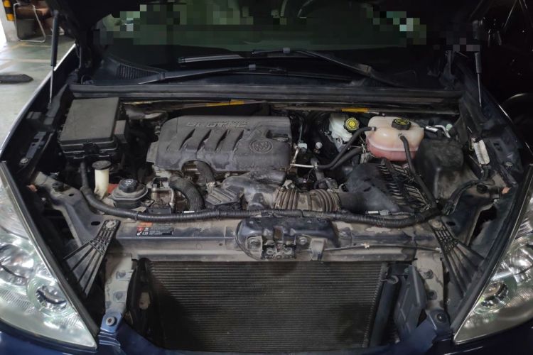 Used Buick GL8 2014 2.4L Classic Edition Engine Bay